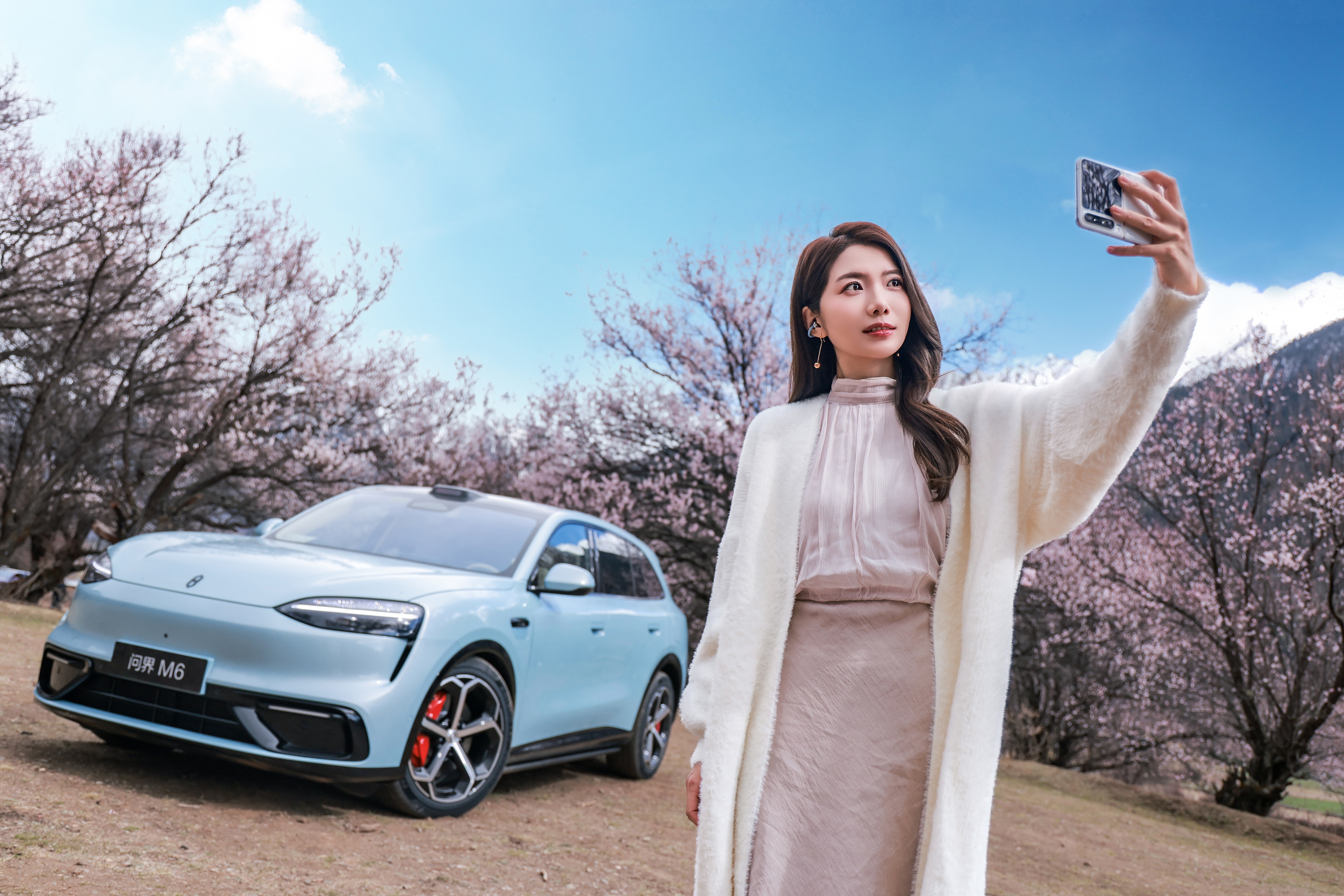 三位美女太养眼了。