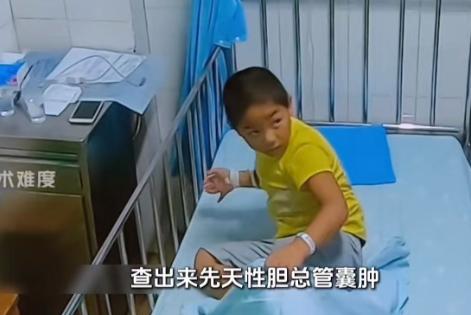 看哭了！8岁男孩深夜走进医生的值班室，一句话当场问愣医生！男孩居然问：“医生，我
