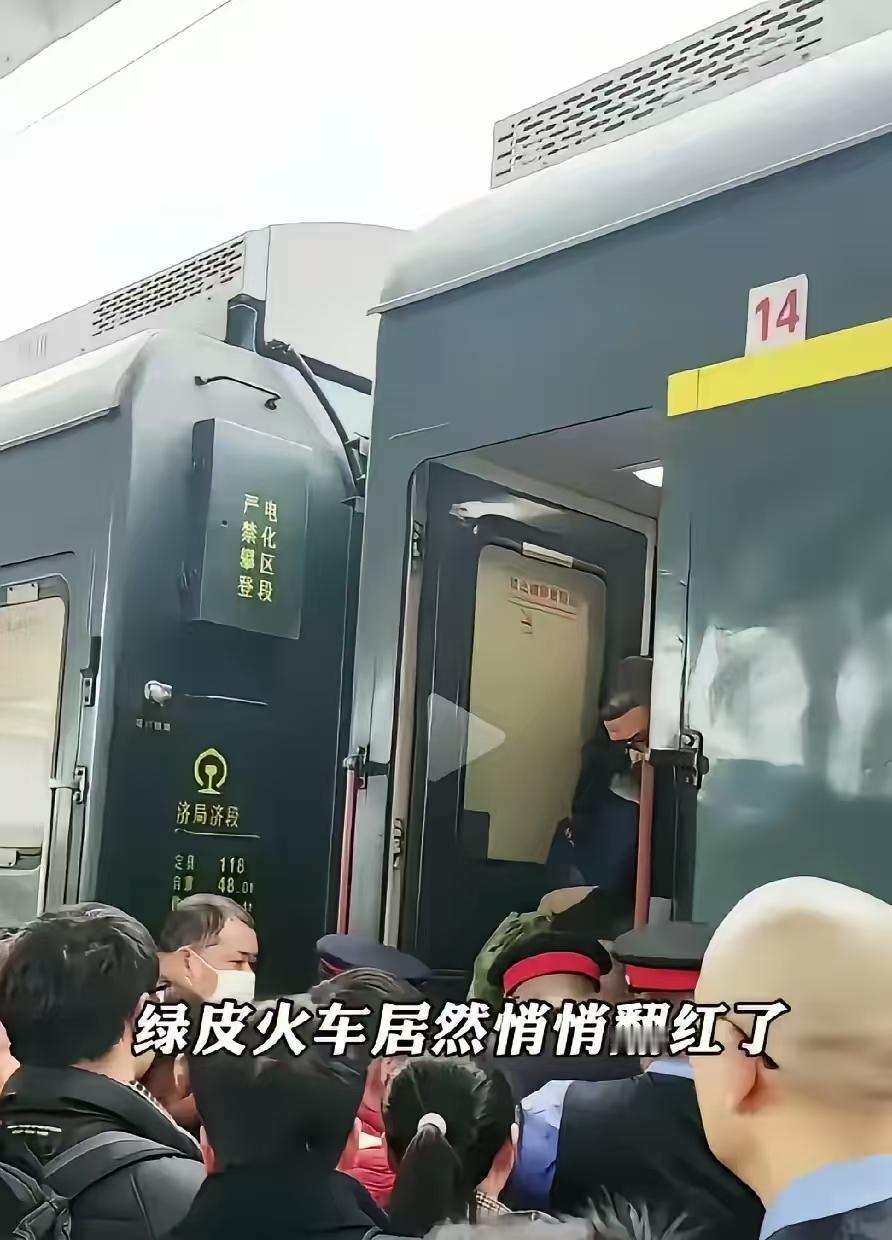 绿皮火车的回归，算的是生活账。高铁6小时600块，绿皮18小时173块，慢12小