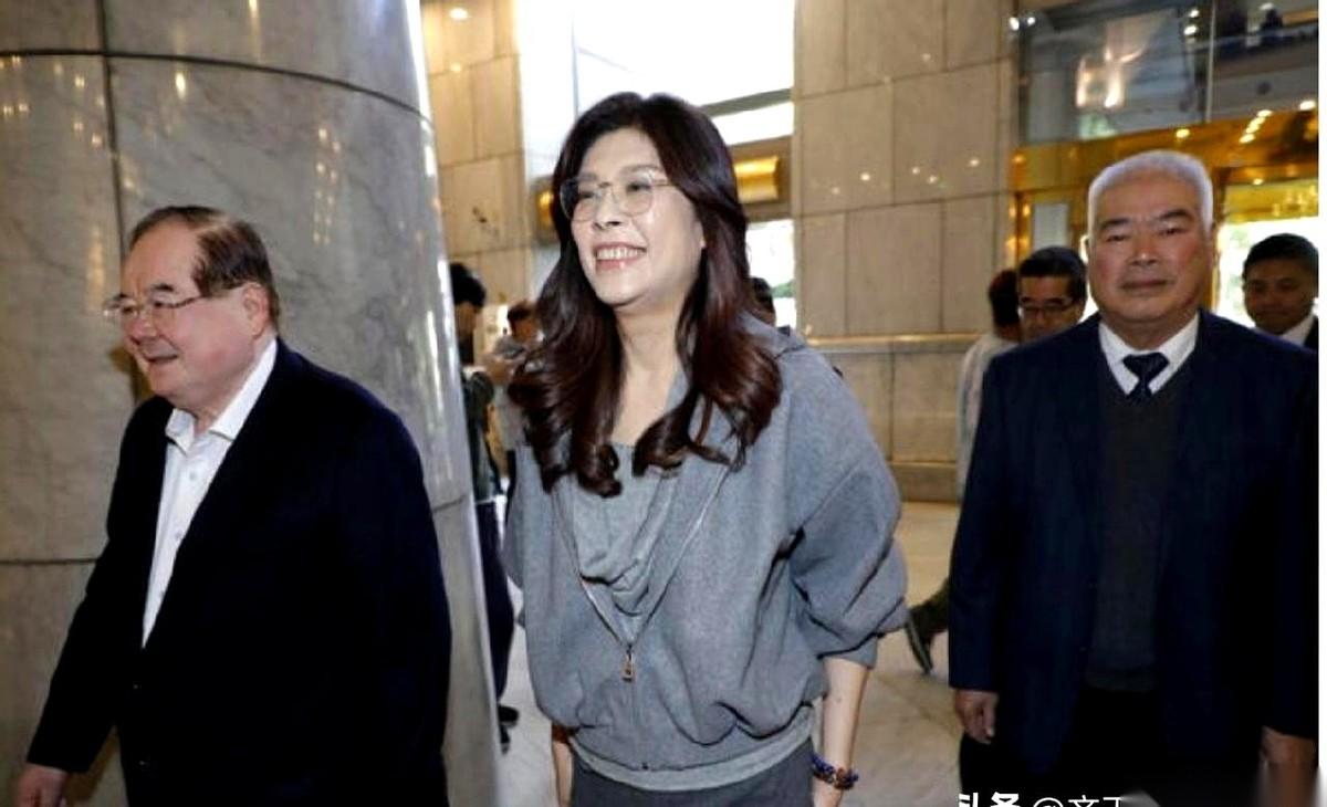 李四川在新北的第一场大型造势，场子直接炸了。
新北市长侯友宜、台北市长蒋万安，两