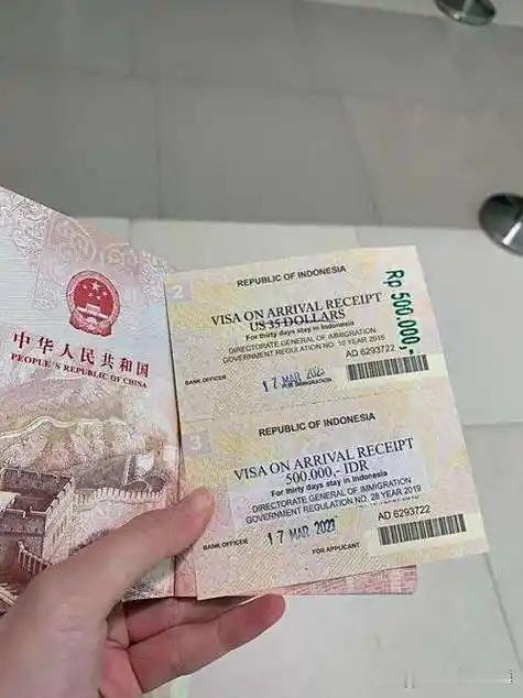中国去年给印度发了28万份签证，今年前几个月又发了8.5万份。换算一下，平均每天