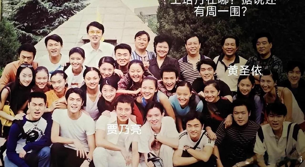  惊爆！贾乃亮竟是黄圣依大学初恋！青葱岁月里的浪漫邂逅，藏着多少不为人知的甜蜜与