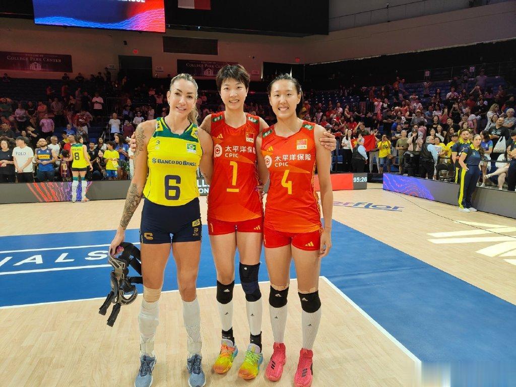 中国女排1-3无缘冠军后，袁心玥赛后摊牌，蔡斌懂了！

中国女排以亚军佳绩结束了