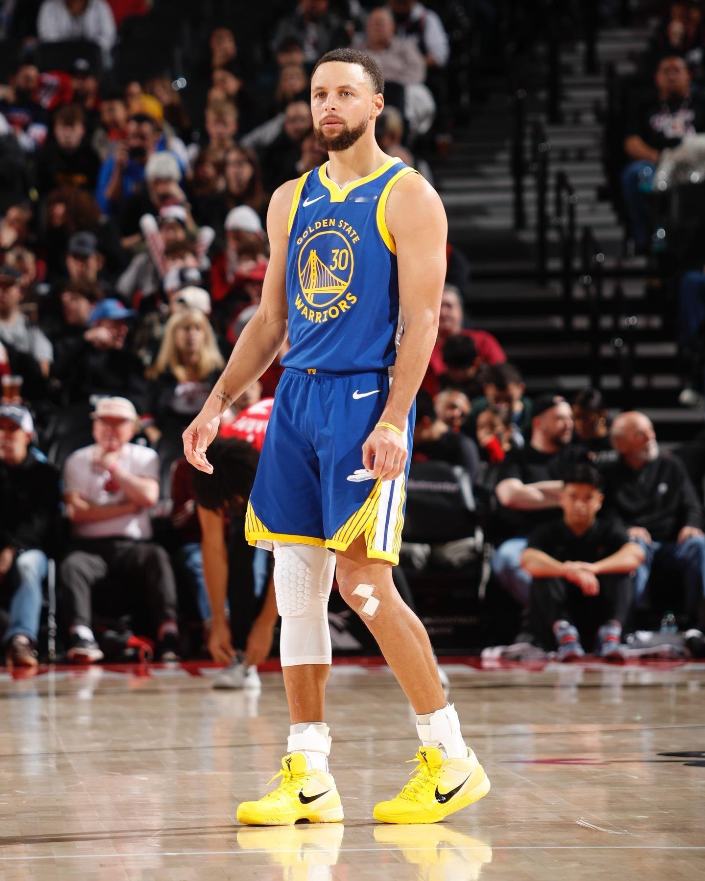 常规赛第27场 48分3篮板2助攻3抢断1盖帽今日比赛上脚Nike Kobe 4