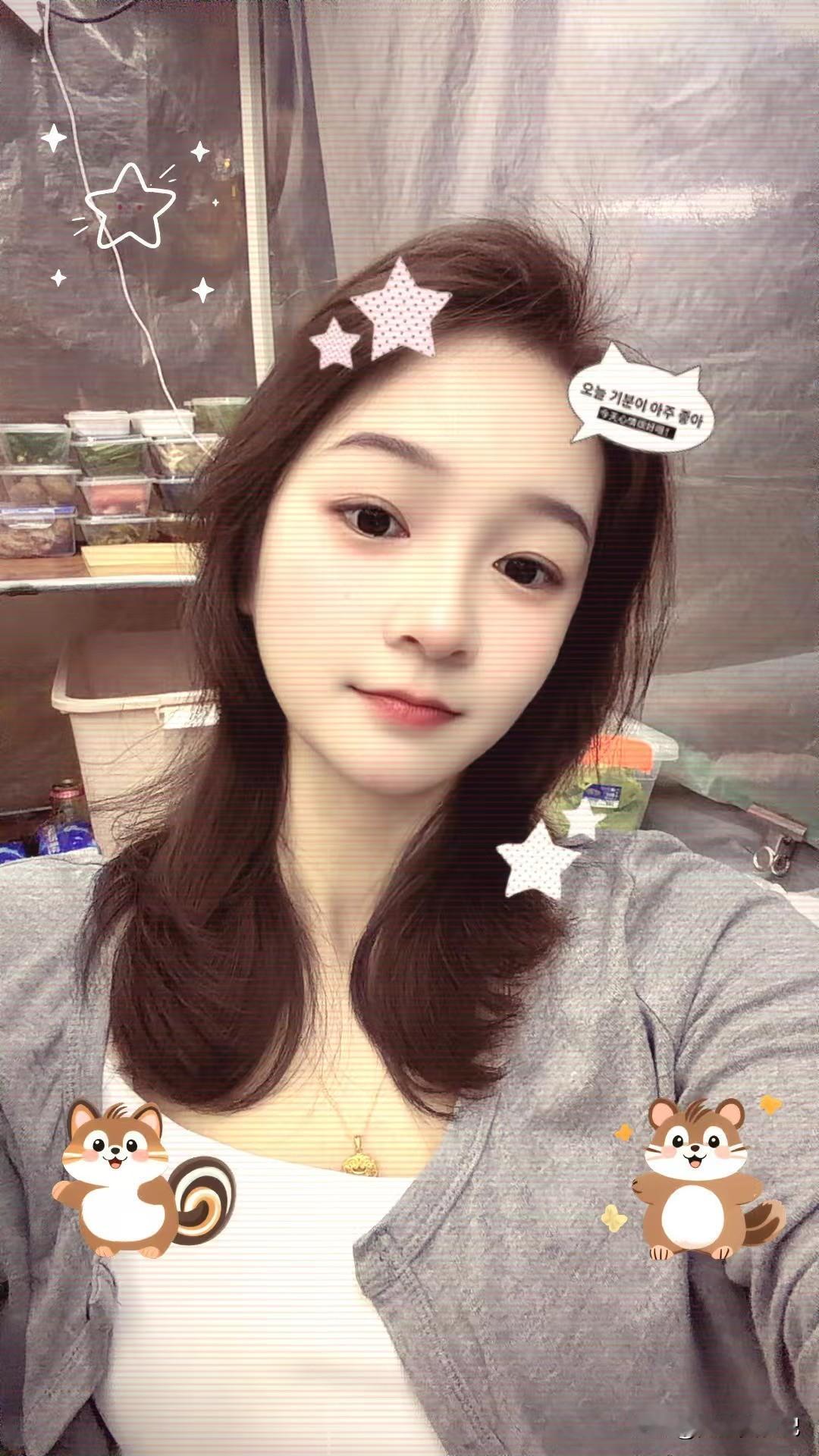 吃夜宵啦，那感觉简直太美妙！想象一下，结束一天的忙碌，在夜晚来一场美食的慰藉，去