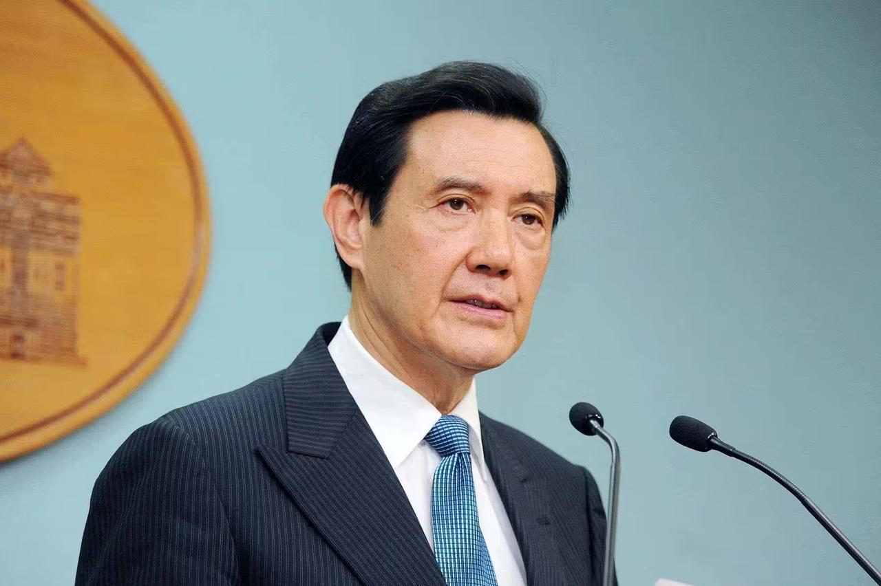 台湾地区，长期阻碍中国统一就是马英九。这个人非常之狡猾！在他担任领导人期间，从美