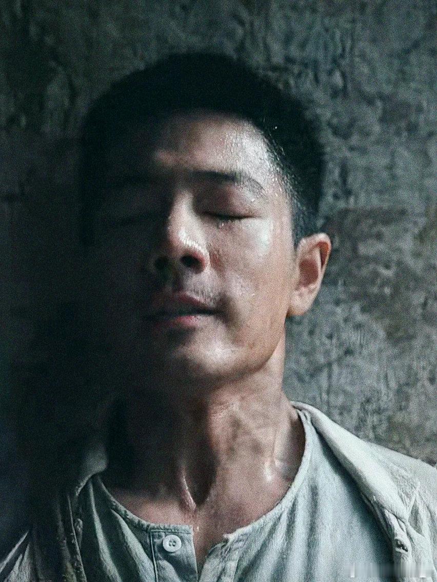 肖战嗓子都喊劈叉了 真爆破+嘶吼护子，肖战嗓子喊劈叉太拼，爆发力绝了！ 隔着屏幕