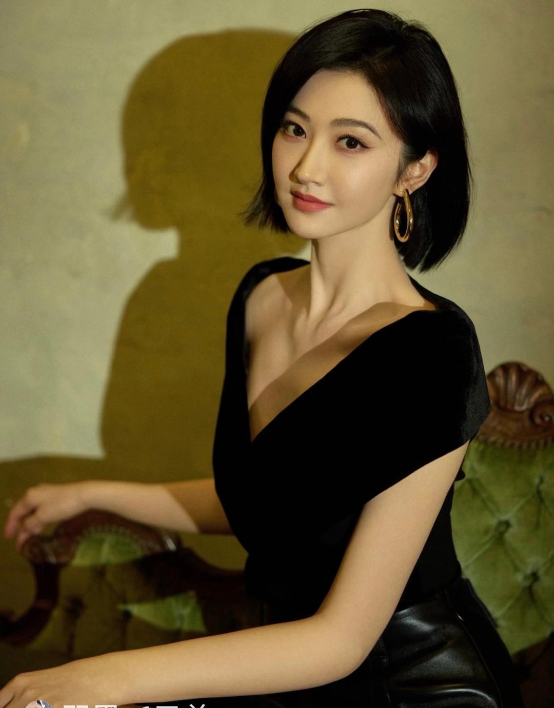 一部剧还没开播，命运其实早有伏笔。
不少尾鱼书粉还在苦苦蹲《龙骨焚箱》，现在看来