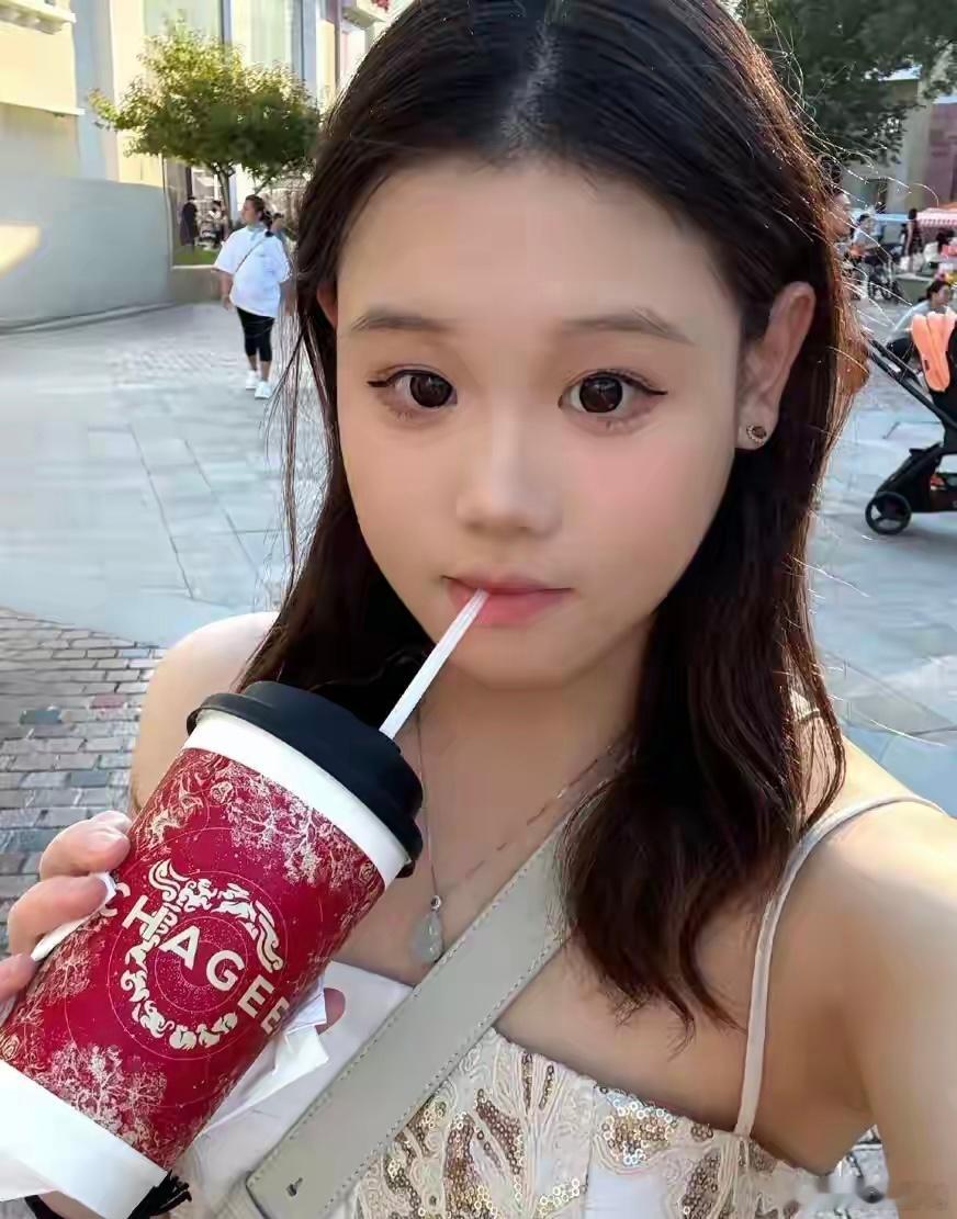 近日张家齐晒出美照，跳水天才秒变甜妹，又美又灵惹人爱！ ​​​