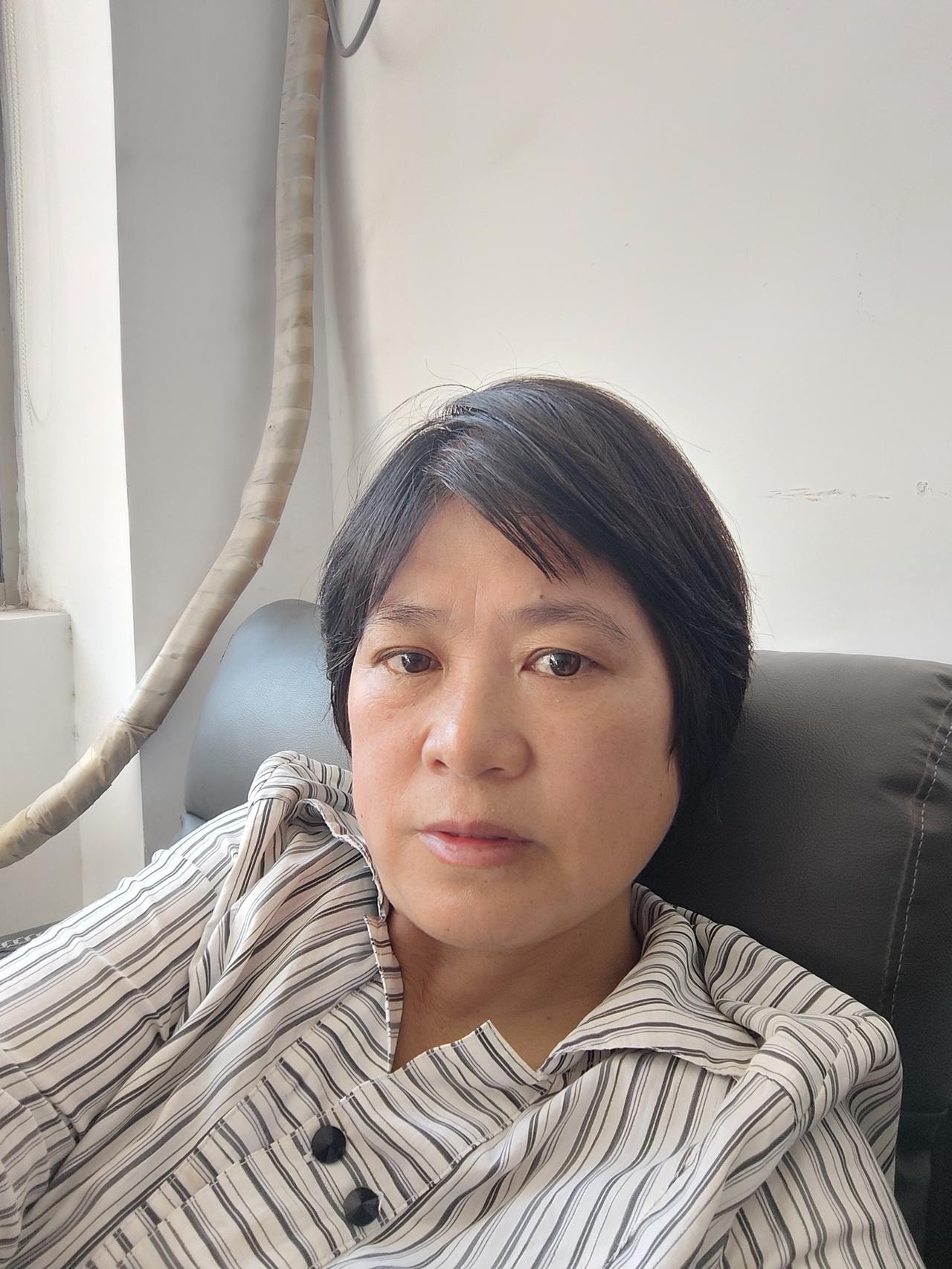 为我的真诚创作点赞！
前天给孩子整理衣服，我不小心把腰岔气了。
今天录凭证久坐，