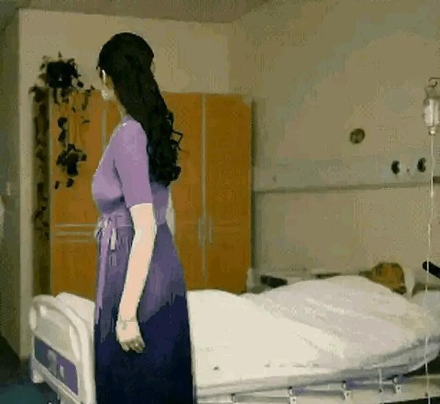 张颂文在《狂飙》里一个眼神就值回票价。
别再吹什么炸裂式演技了，那都是给外行看的