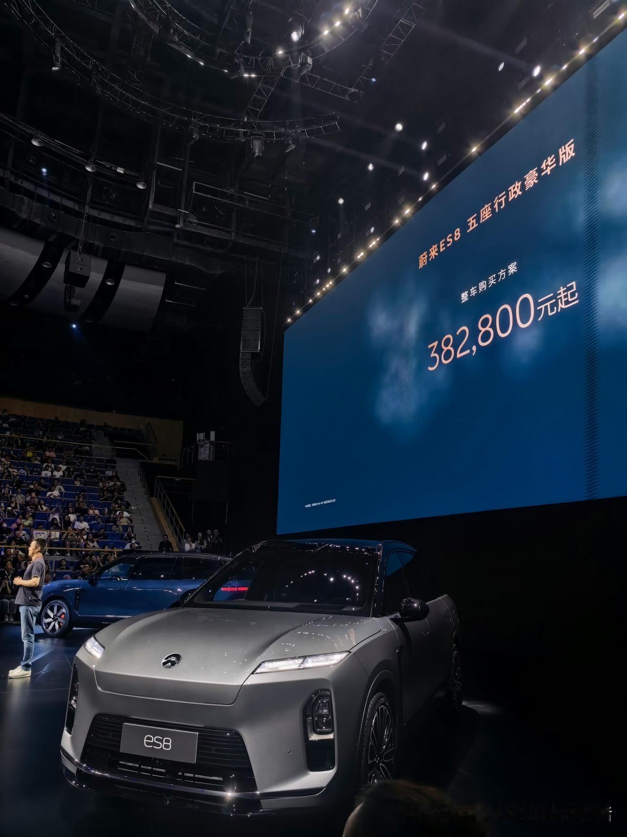 蔚来ES8大五座版
这个价格大家觉得怎么样？

比六座版少了24000
看来确实