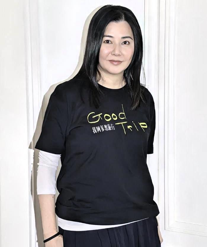 郑伊健嫌她胖，说可以再瘦一点点。

蒙嘉慧回：这是我自己的责任，不能怪他。

不