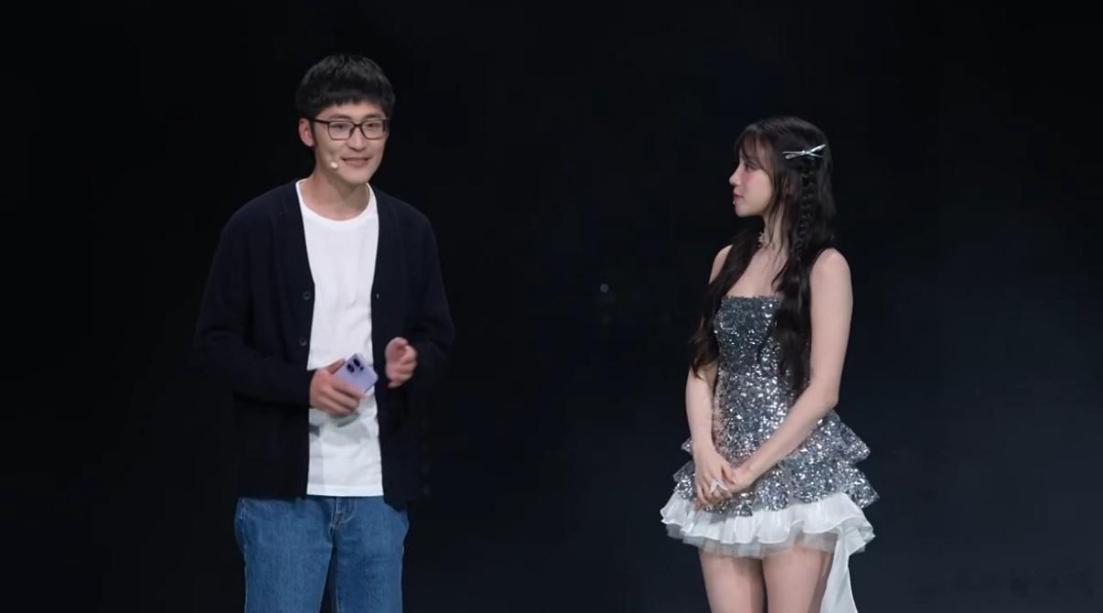 羡慕！！！TIM现场用OPPO Reno13为宋雨琦拍了一张Live图，并现场找