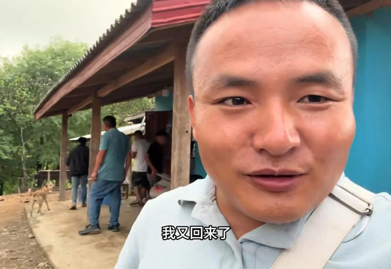 网红主播小胖墩带大表弟回村提亲，
回村当天，直播开的很好，
直播间人员一度冲上6