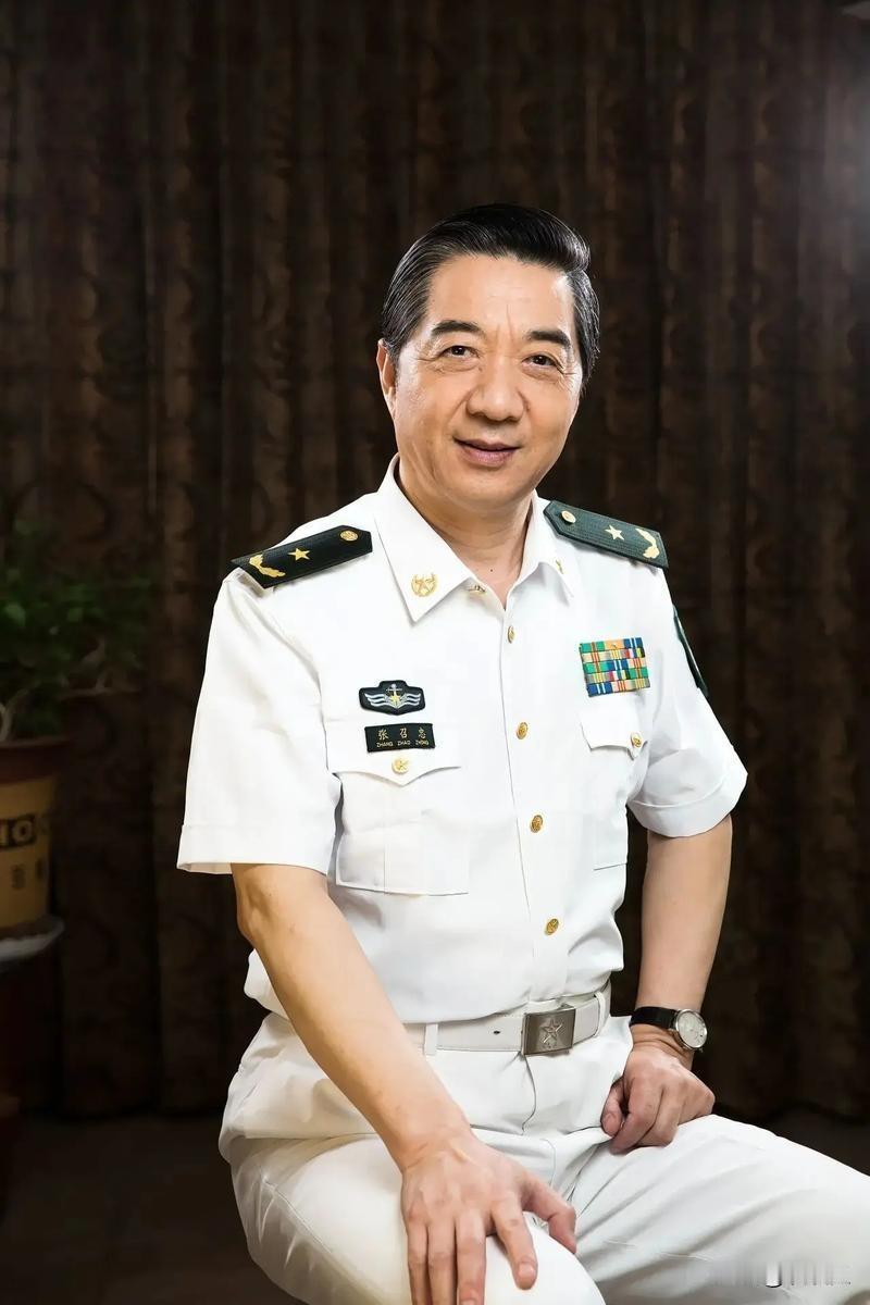 谢谢你张召忠！你真是伟大的预言家！2015年你就说过：“美国啥也不干，让东方大国