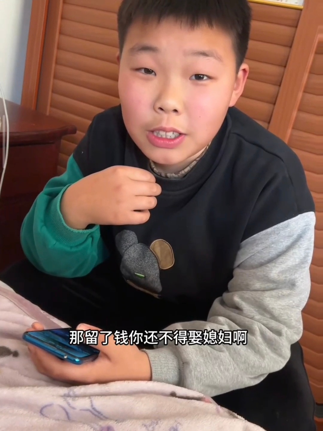 在成长的时光里，我们或许都曾有过这样的时刻：嘴上说着“不要”，眼神却不自觉地追着