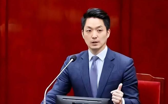 两岸再突发重大事情，蒋万安还没坐飞机来陆，国台办发出一个警告。

大家都知道，蒋