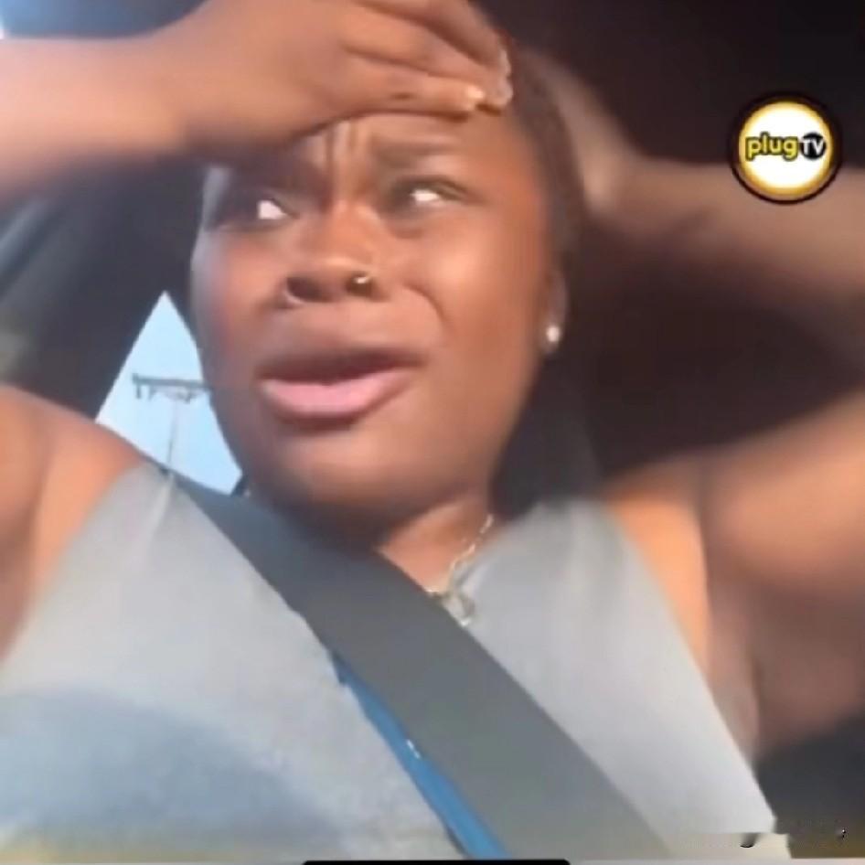 美丽国一黑人女子疑似吃到某碎片，崩溃中....前2年麦当L肉饼里面检测有某某达，