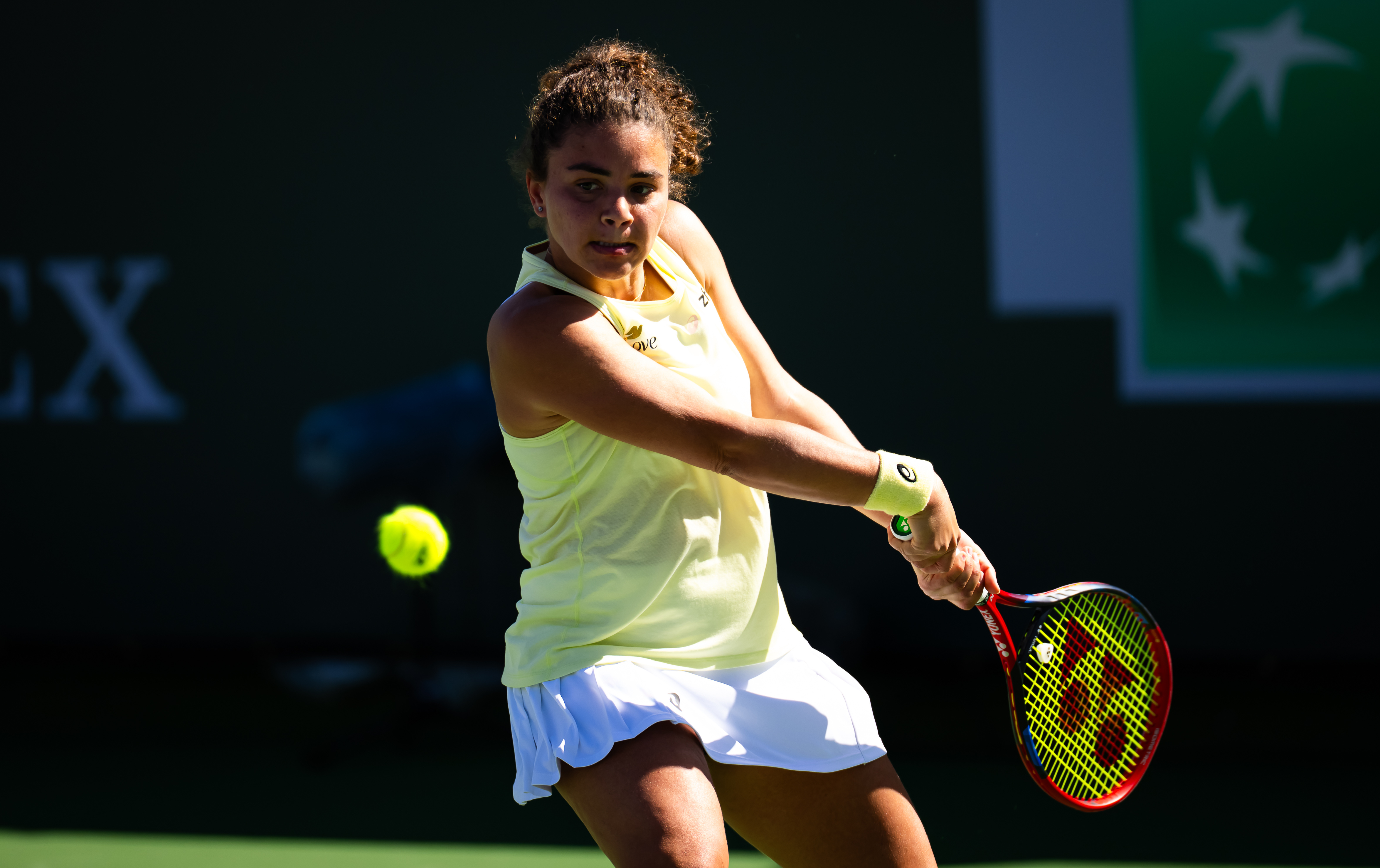 WTA1000印第安维尔斯站第二轮，6号种子鲍里妮以7-6(3) 1-6 6-3