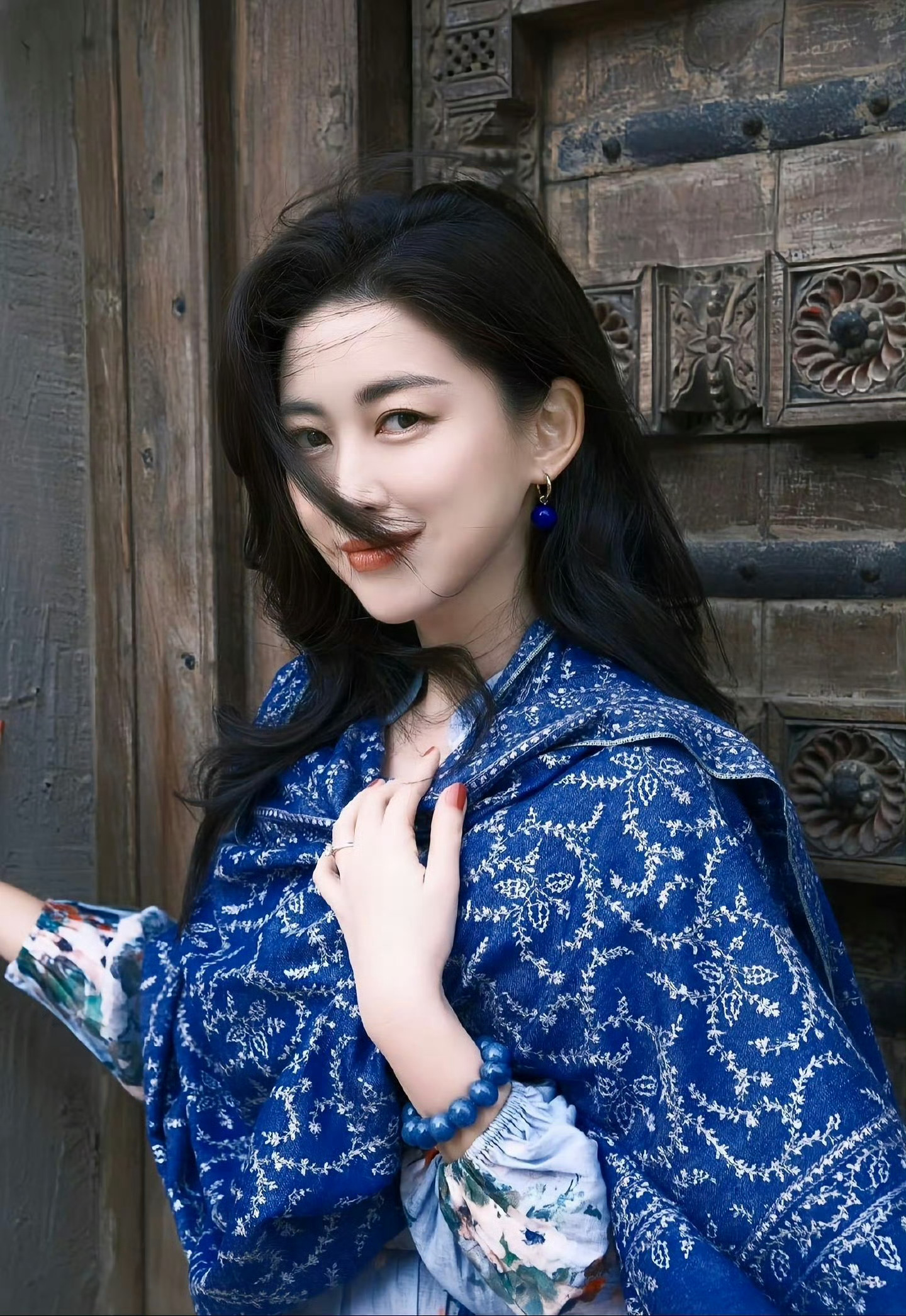 朱珠 唯一能掌控宝蓝色的女人…. 