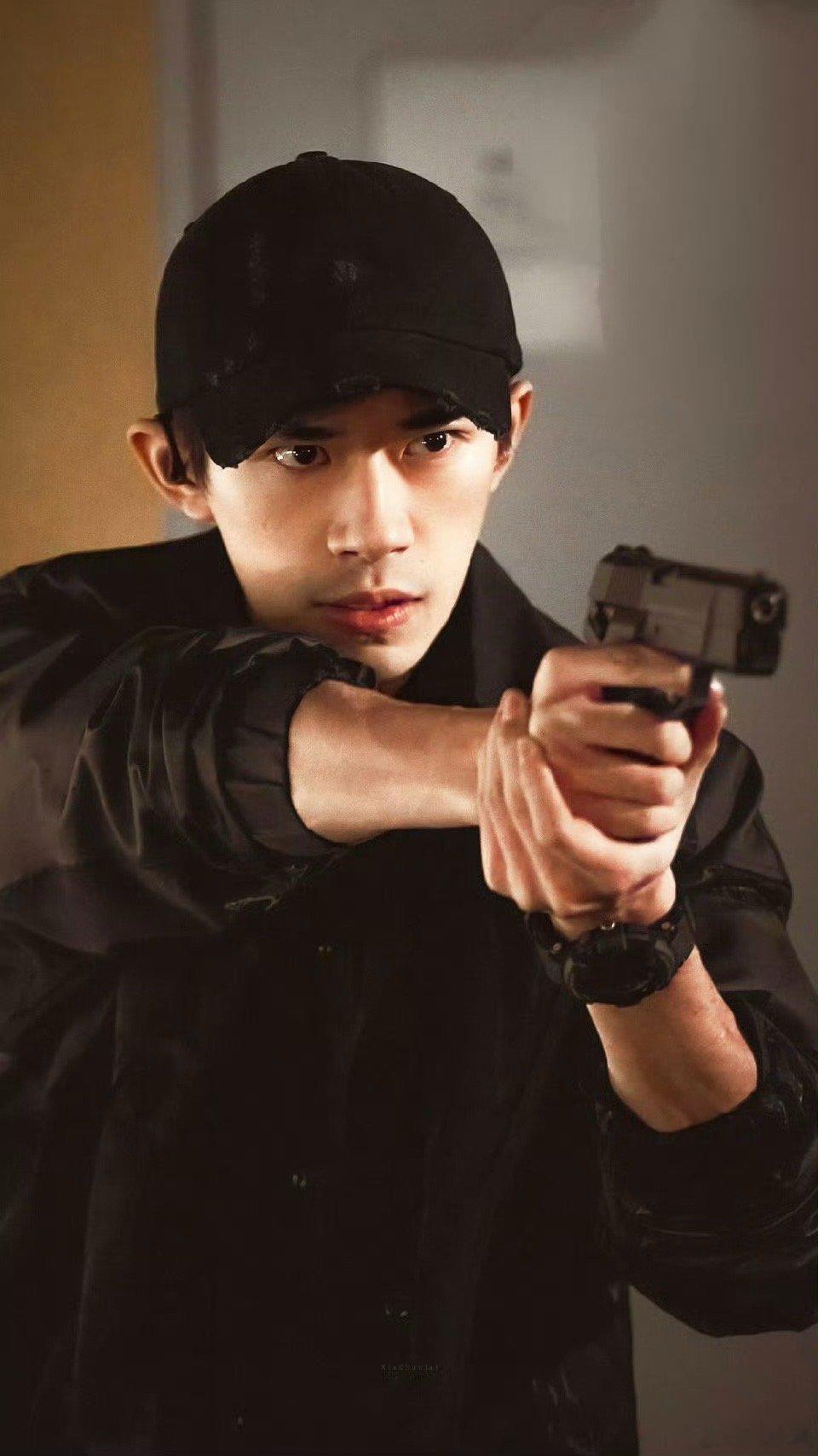 易烊千玺是有点演技症在身上也不看是谁出场，易烊千玺的演技是早些年就被大家公认的好