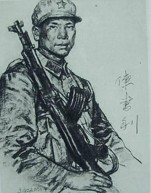 1979年2月的越南山区，浓雾还没散，班长陈书利正蹲在农田里挖红薯。和连队失联两