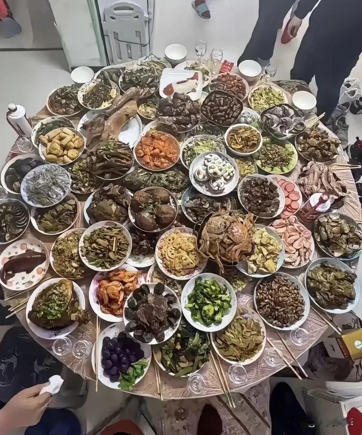 这桌年夜饭，在你们那算什么实力
大家说说看这桌年夜饭在你们那个地方算什么实力，有