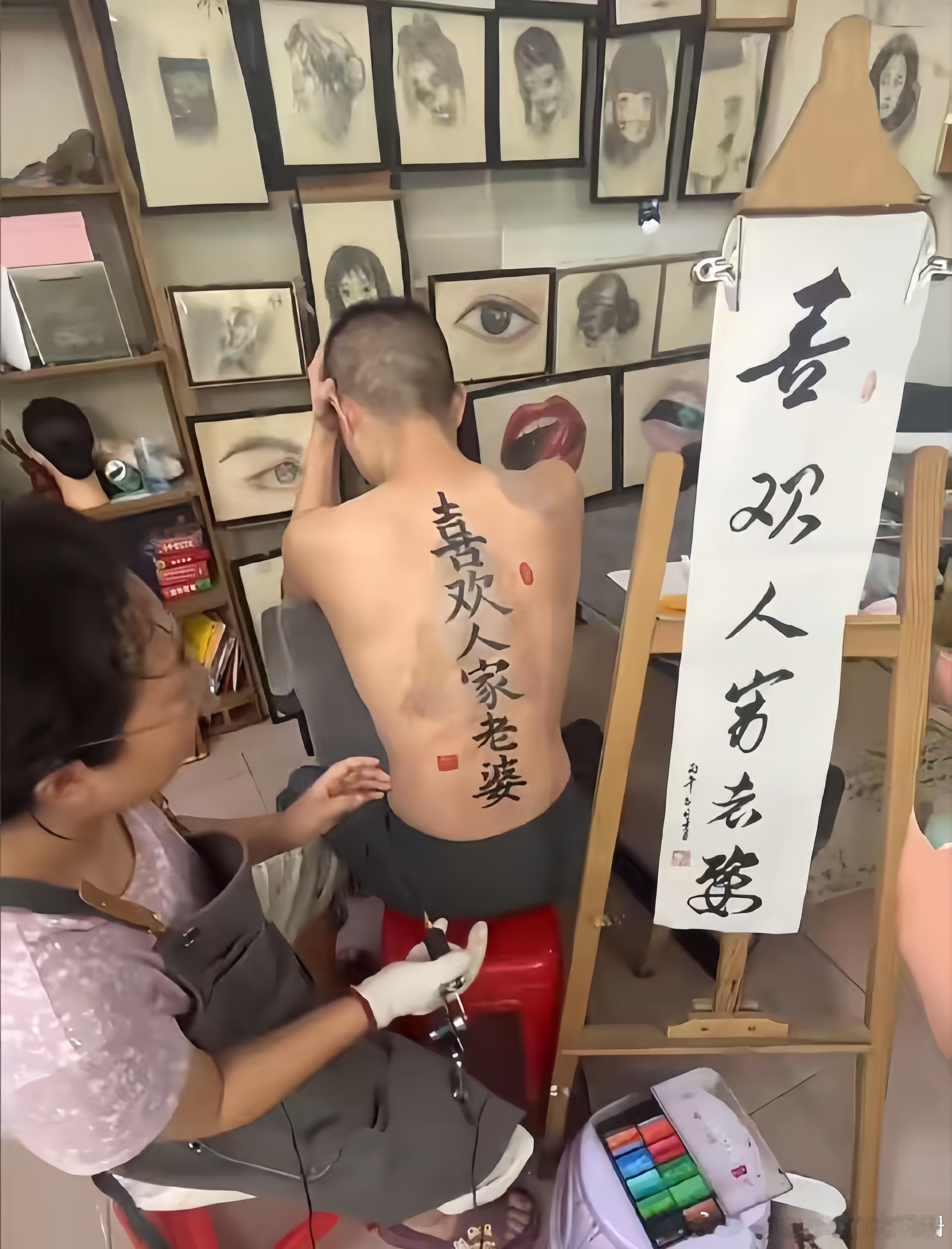纹身师：“一笔一画照纹的，准没错！” ​​​