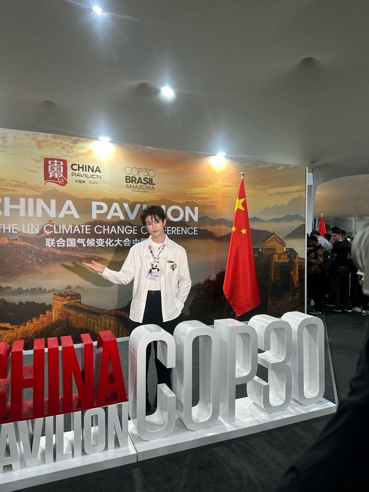 丁禹兮的体制内男友感真的好贴！工作证搭配专注模样，妥妥的天花板级理想型～ 