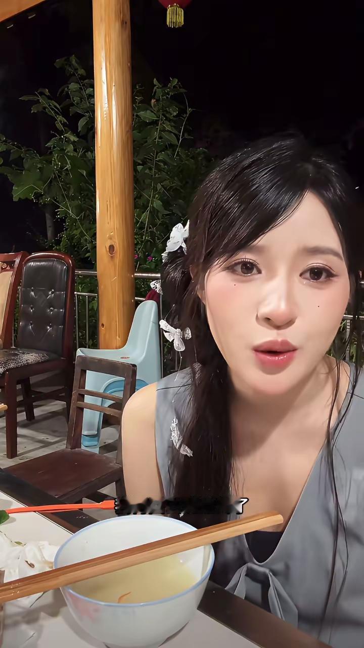 还有多少人还记得尬舞的阿梓？有没有想到她到底是谁的徒弟？
以前在深圳跳尬舞的阿梓