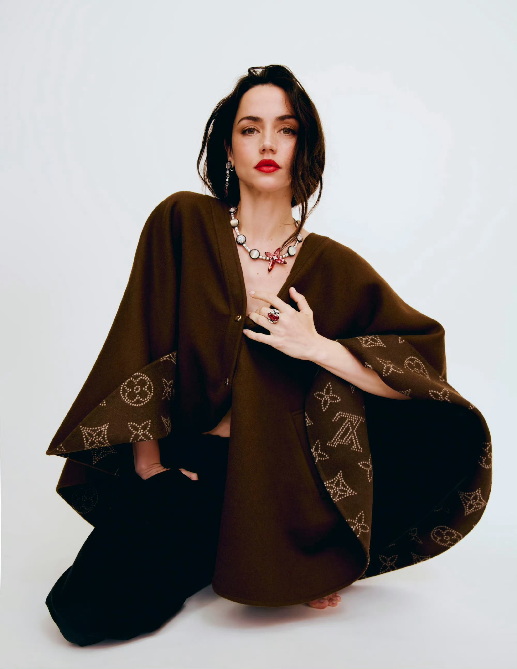 Ana de Armas登上西班牙《Harper's BAZAAR》11月刊封面
