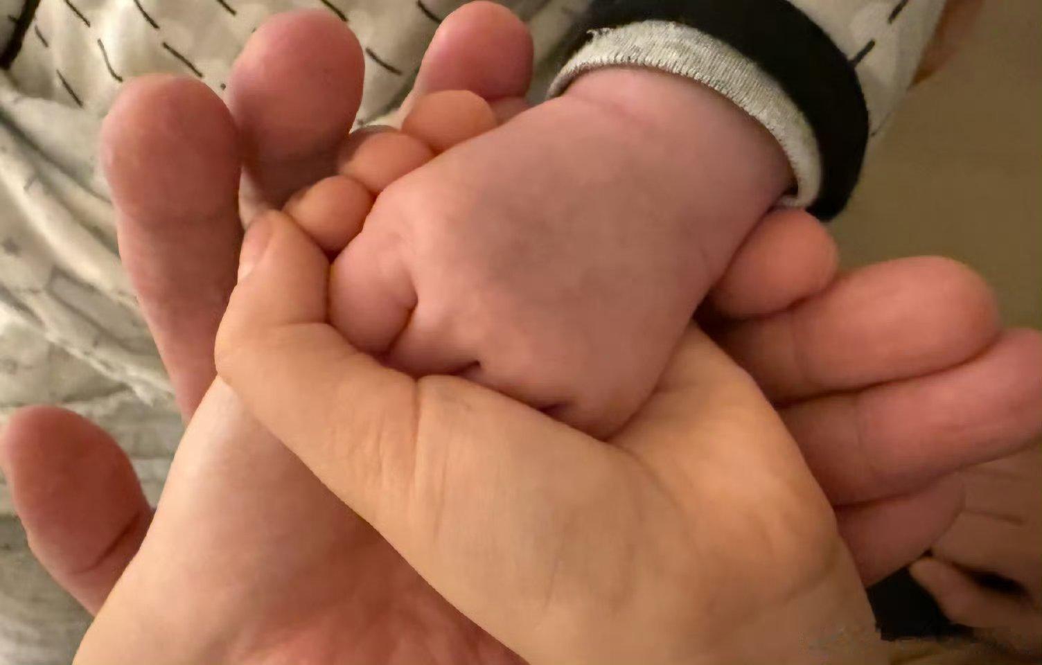 古巨基二胎出生刷到古巨基官宣二胎的消息也太惊喜了吧！！Kuson终于有弟弟啦，想