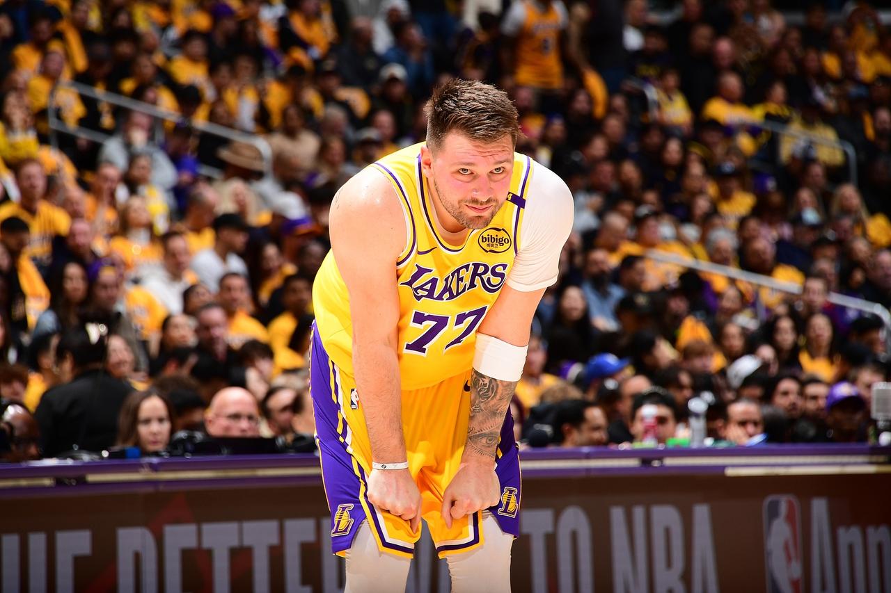 湖人好不好，全看东契奇的状态！
湖人惜败给了活塞队，本场比赛，湖人队的东契奇表现