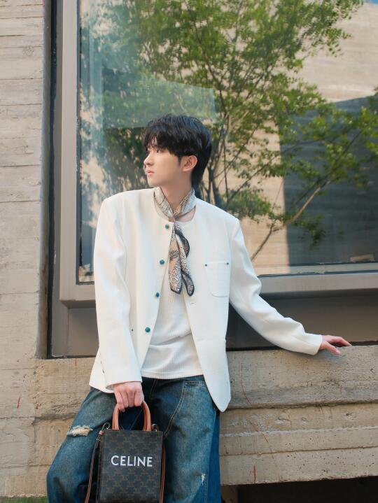 为春天穿戴浓浓的艺术