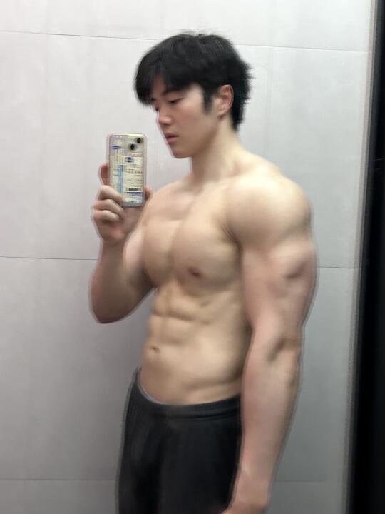 瘦小
