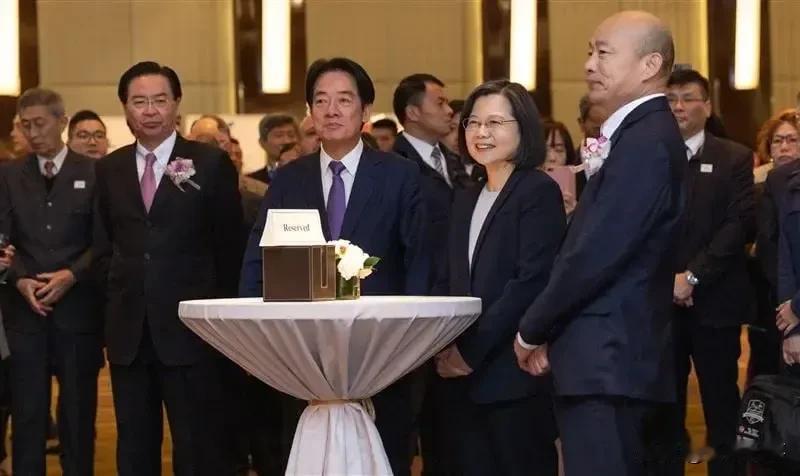 此三人同框，啥情况？