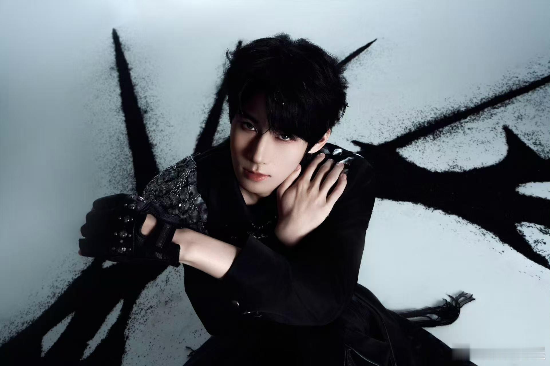 张真源概念大片张真源加冠大片张真源加冠大片，帅的，