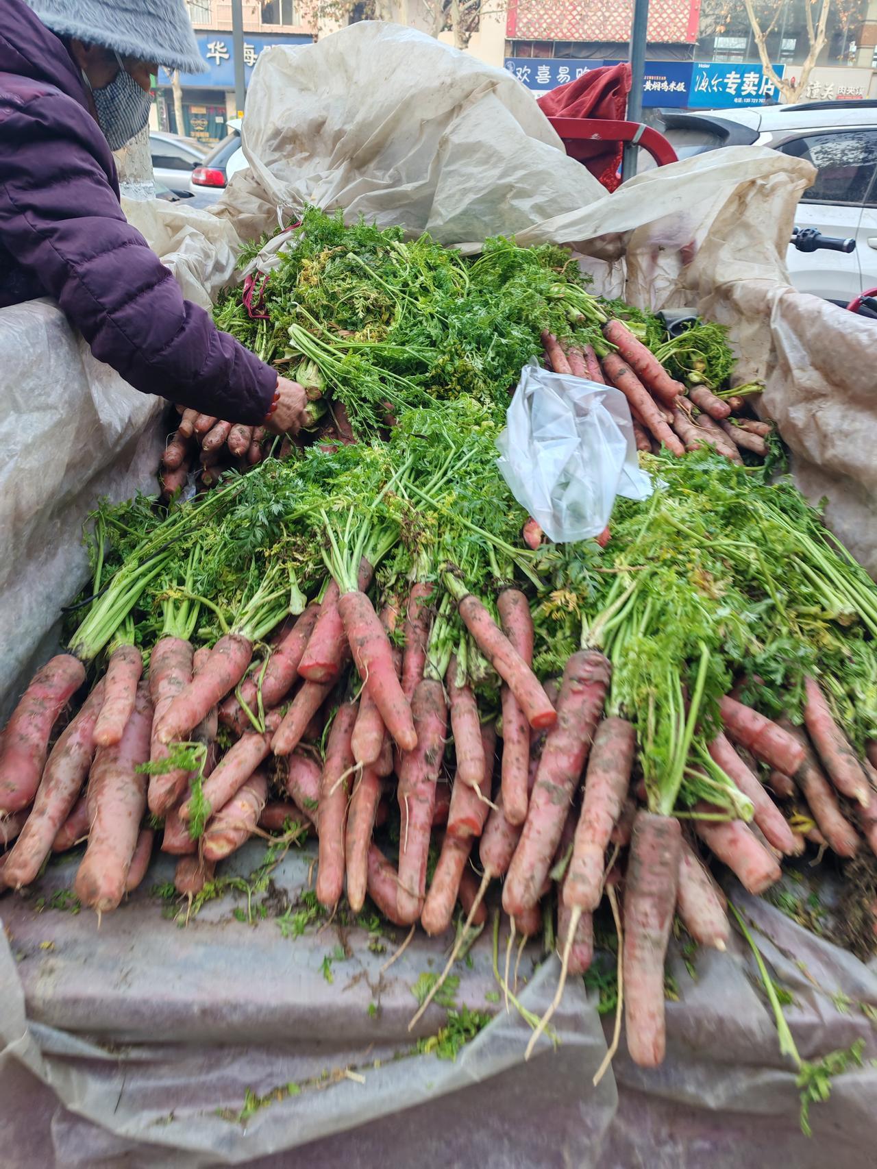 菜市场学到了新知识
1月24日，坐标西安。此刻我出门买菜，意外收获新知识，开森的