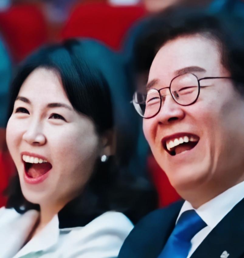 李在明和尹锡悦是不是都体会到了，人生的大起大落！
在短时间内体验了，身份上的巨大