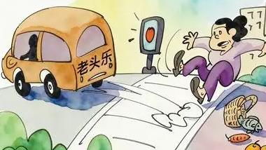 每次看到“老头乐”引发争议，总有人把矛头对准老年人，仿佛只要把这批车禁了，交通秩