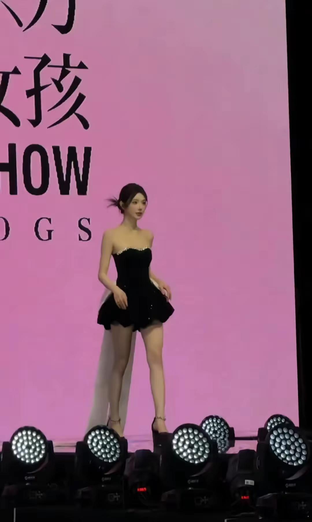 学姐身材真的绝了 