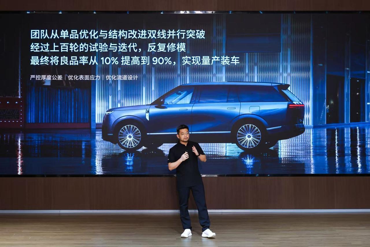 小鹏GX跟福耀玻璃联手，做了一套调光隐私玻璃
响应速度很快，0.16s可以搞定