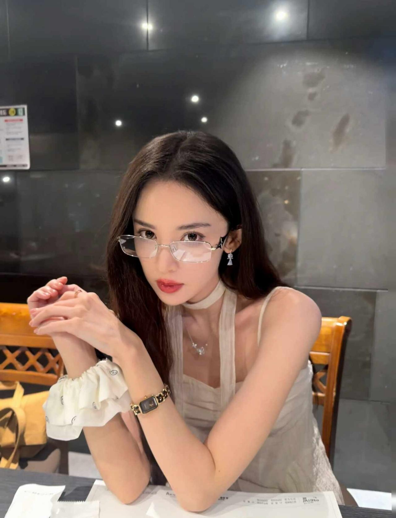 好想和漂亮姐姐一起吃饭
娜扎 古力娜扎 明星不止AB面