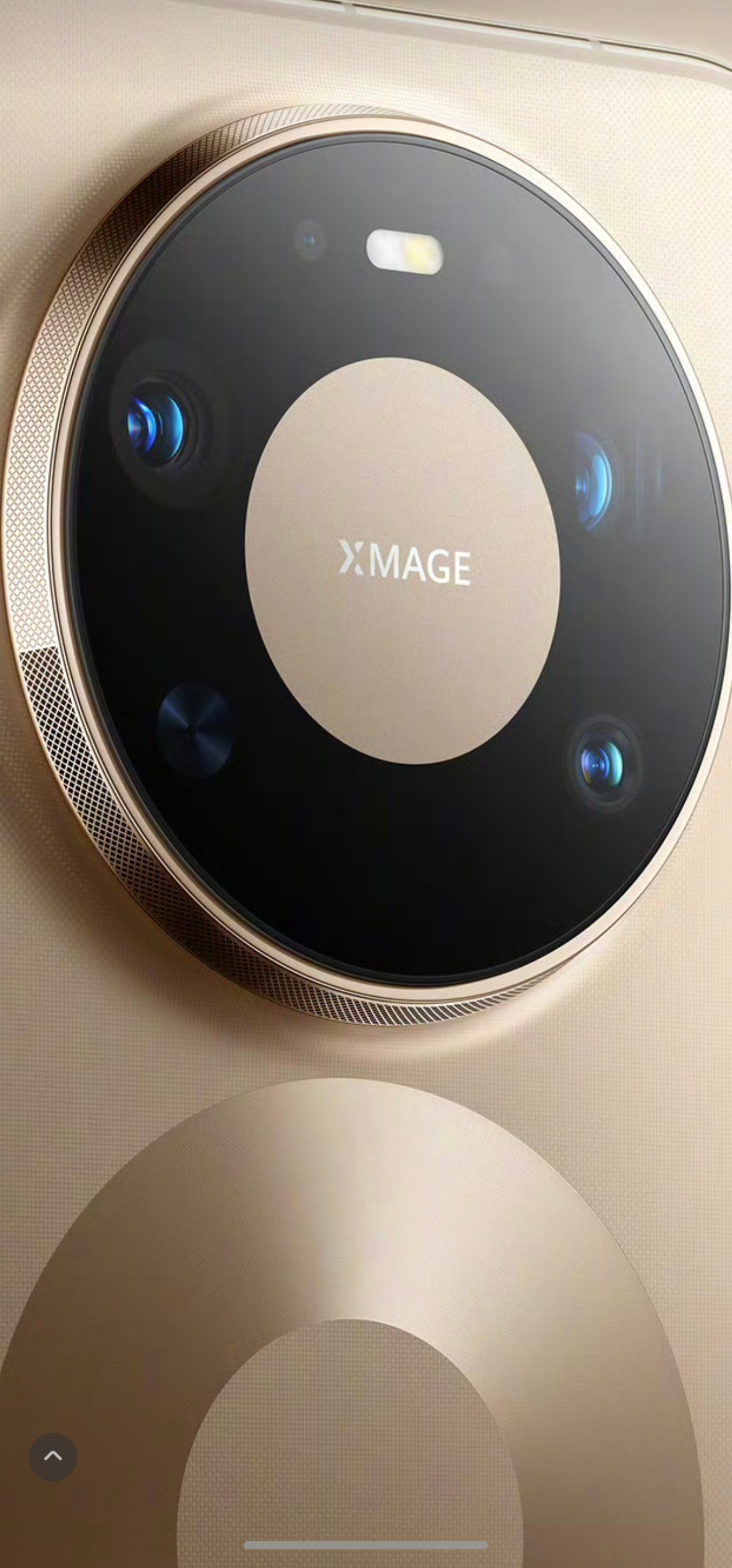 华为Mate80 Pro Max风驰版，有啥不同。新增风扇和出风口，图二放大更明