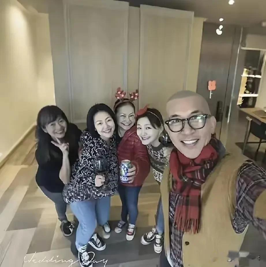 具俊晔真是个谜
大家都听说了吧
小S晒了一张全家福
里面有大S和具俊晔
网友一下
