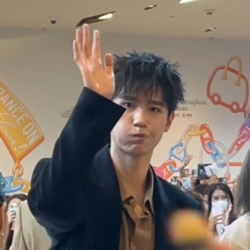 圆嘟嘟的小狗包～🤏🏻 ​​​