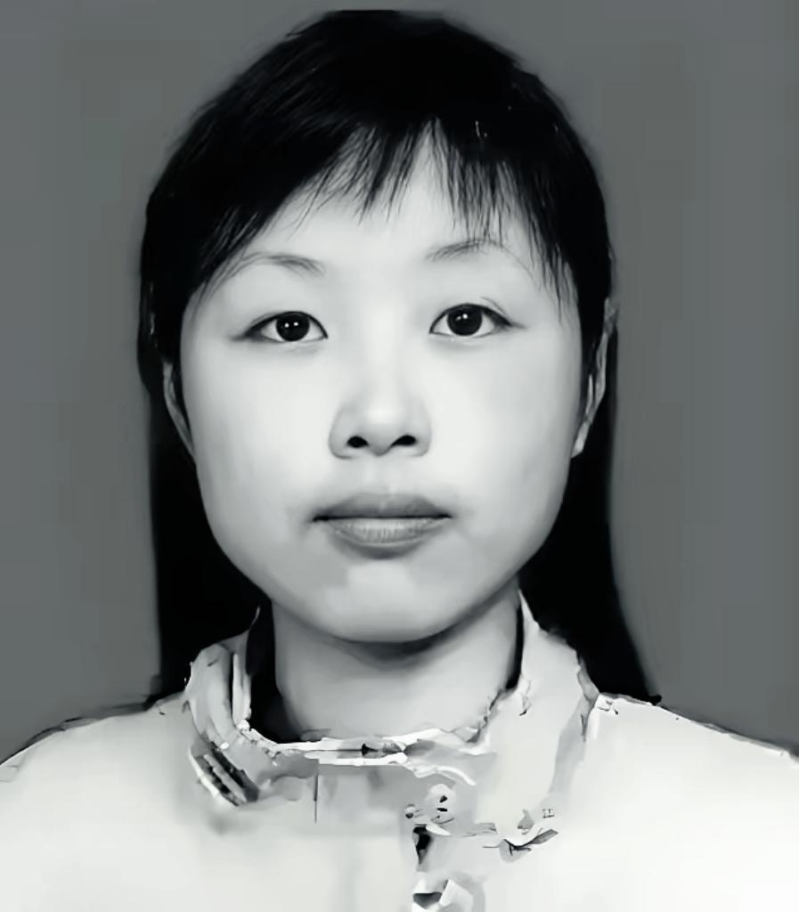 2008年，汶川地震，四川一21岁女教师被埋进废墟，身体断成三截，救援人员赶到时