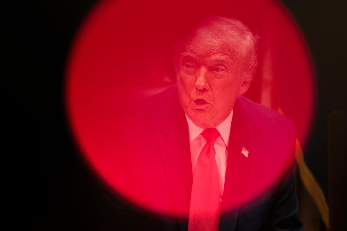 “特朗普”三个字，在爱泼斯坦案未删节文件里，被搜出来整整100万次。这数字，比美