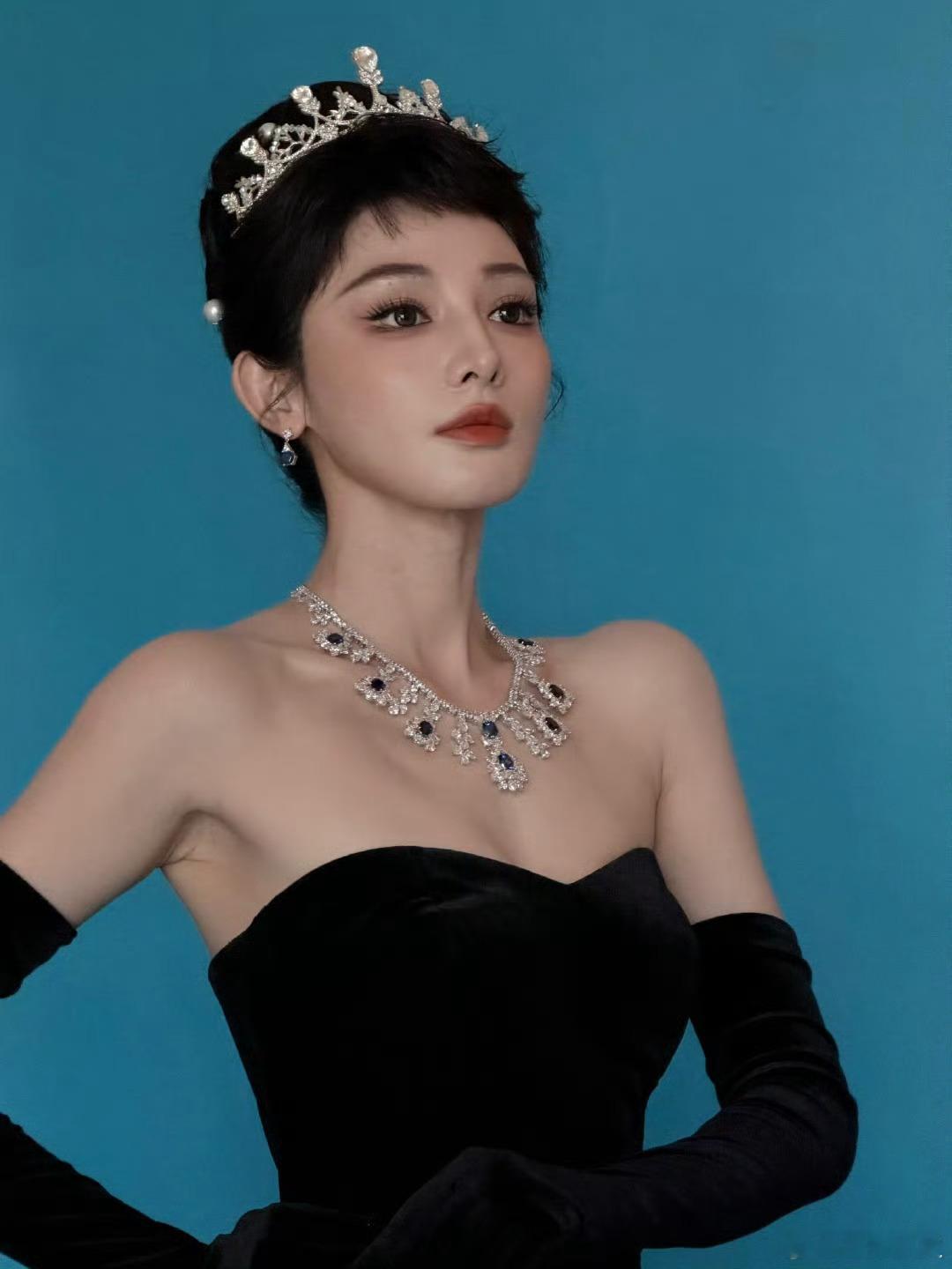 彭小苒珠宝消失术，比珠宝更耀眼的是你的美貌💎 